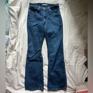 LEVI’S CLASSIC BOOTCUT JEANS - SIZE 6